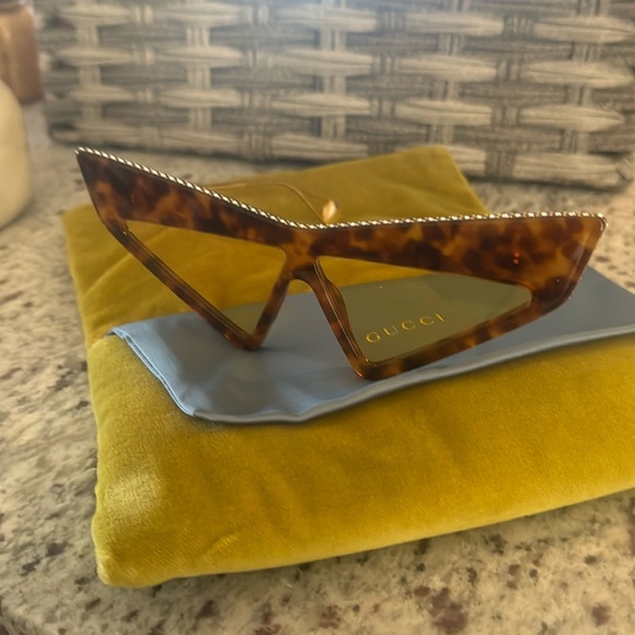 GUCCI
Geometric Crystal Sunglasses GG0430S Havana - Picture 8 of 15